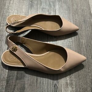 TORY BURCH
Kira Slingback Pointy Toe Flat In Goan Sand Size7